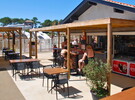 Camping Landes avec restaurant & bar dans le parc aquatique snack-restaurant-bar Le Captain Mary espace convivial et accueillant faim miam