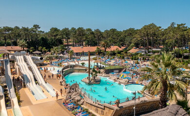 Parc aquatique au camping 5 étoiles le Vieux Port dans les Landes 