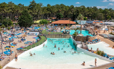 Piscines au camping 5 étoiles le Vieux Port dans les Landes 