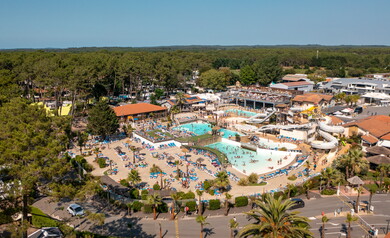 Vue aérienne du camping 5 étoiles le Vieux Port dans les Landes 