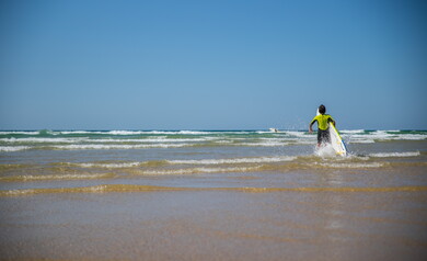 Surf au camping 5 étoiles le Vieux Port dans les Landes 