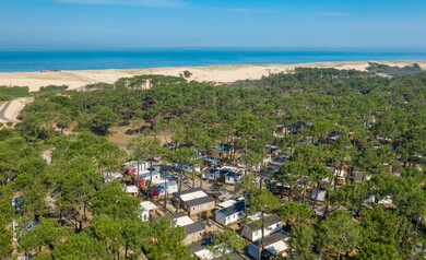 Vue aérienne du camping 5 étoiles le Vieux Port dans les Landes 