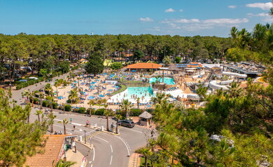 Vue aérienne du camping 5 étoiles le Vieux Port dans les Landes 