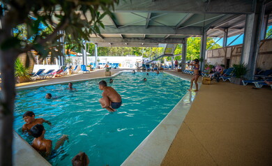 Piscine au camping 5 étoiles le Vieux Port dans les Landes 