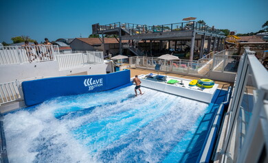 Surfing waves au camping 5 étoiles le Vieux Port dans les Landes 