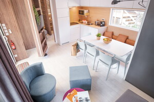 Intérieur Lodge Premium 4 personnes dans les Landes au camping Le Vieux Port