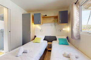 Chambre enfants du Lodge Premium 4 personnes Dune et Jacuzzi au camping 5 étoiles Le Vieux Port à Messanges dans les Landes