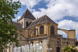 Cathédrale de Dax dans le centre-ville