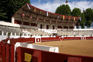 Arènes de Soustons au cœur de la ville dans les Landes