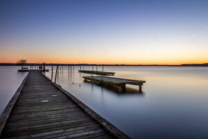 Ponton d'Azur sur le lac de Soustons au coucher de soleil