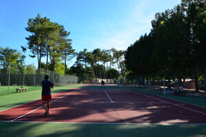 Court de tennis du camping 5 étoiles Le Vieux Port dans les Landes