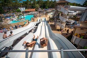 Toboggans au camping 5 étoiles le Vieux Port dans les Landes