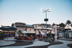 Soirées et spectacles à l'Aréna vue sur le restaurant au camping 5 étoiles le Vieux Port dans les Landes