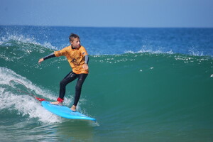 Cours de surf dans le camping le Vieux Port 5 étoiles dans les Landes