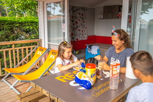 Vie de famille au camping 5 étoiles le Vieux Port dans les Landes 