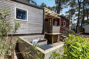 Location Cottage Premium Jacuzzi® 10 personnes au camping 5 étoiles Le Vieux Port avec Resasol pour vos vacances, loisirs et évenements dans le Sud Ouest de la France département Les Landes