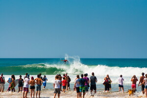 seignosse-landes-nouvelle-aquitaine-france-surf-people-vague-planche-competition-camping-5-etoiles-resasol-vacances-loisirs-evenements-le-vieux-port