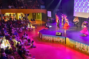 Arena coco show 2023 animateurs spectacle danse musique Quelles activités pas cher propose le camping ? Participez à nos animations variées et assistez à des spectacles captivants à l'ARENA, le tout sans frais supplémentaires.