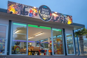 Salle de jeux d'arcade au camping Le Vieux Port dans Les Landes