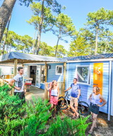 Extérieur et emplacement Mobil-home Resasol 6/8 personnes dans les Landes au camping Le Vieux Port