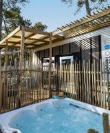 Lodge Premium Jacuzzi 2-3 pers OTELLO du camping le Vieux port dans les Landes