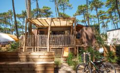 Vue ensemble Lodge Premium 4 personnes dans les Landes au camping Le Vieux Port