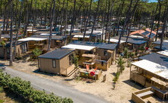 Mobil-homes du Quartier Premium du camping 5 étoiles Le Vieux Port dans les Landes à Messanges 