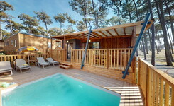 Extérieur du Chalet Premium 4 personnes au camping Le Vieux Port à Messanges dans les Landes 