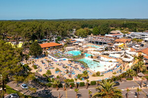 Parc aquatique au cœur de la forêt landaise au camping 5 étoiles Le Vieux Port dans les Landes