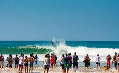 seignosse-landes-nouvelle-aquitaine-france-surf-people-vague-planche-competition-camping-5-etoiles-resasol-vacances-loisirs-evenements-le-vieux-port